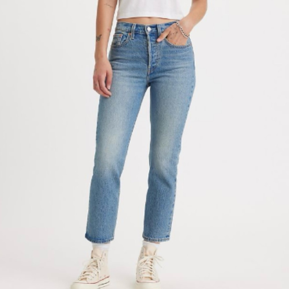 Levis Wedgie Cropped Straight Leg Jean Light Denim Raw Hem sz 24